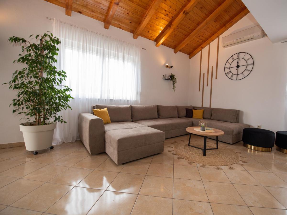 Holiday Home Near Trogir Kaštel Štafilić Exterior foto